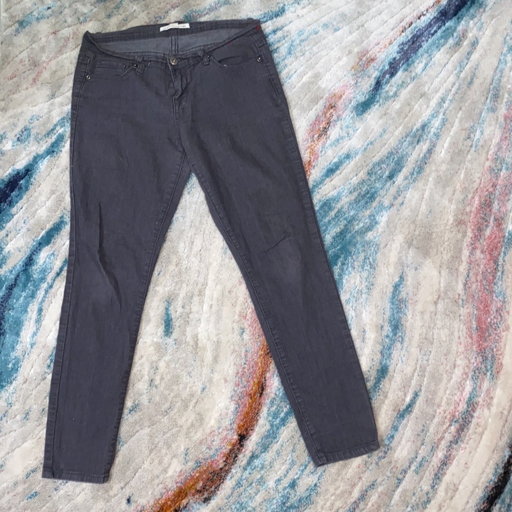 Forever 21 gray skinny ankle jeans size 28